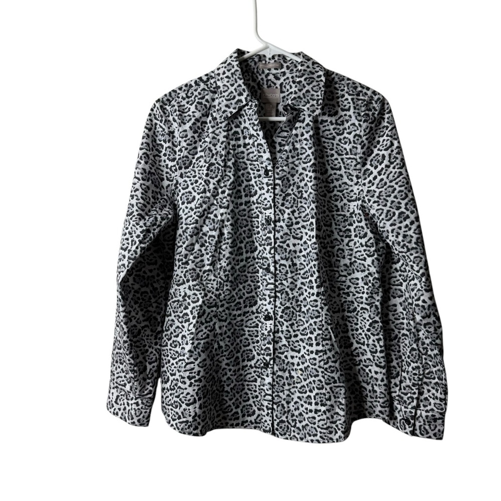 Chicos Wrinkle Resistant Gray Leopard Button Fron… - image 1
